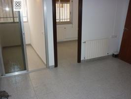 PISO EN VENTA EN CALLE ROSELLES, SANTA COLOMA DE GRAMANET photo 0