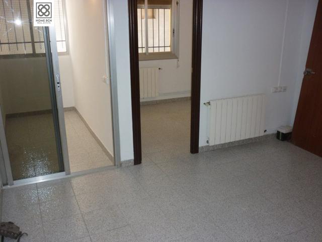 PISO EN VENTA EN CALLE ROSELLES, SANTA COLOMA DE GRAMANET photo 0