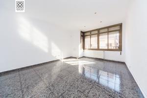 PISO EN VENTA C- MONTURIOL photo 0