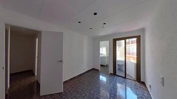 PISO EN VENTA CON INQUILINO EN C- LLORER - HOSPITALET LLOBREGAT photo 0