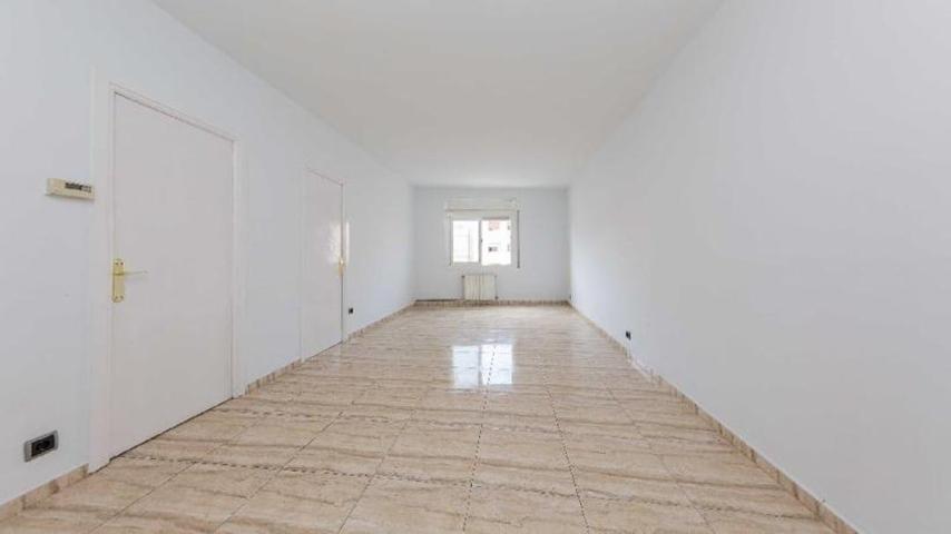 PISO EN VENTA CON INQUILINO EN AV. ISABEL LA CATOLICA - HOSPITALET LLOBREGAT photo 0