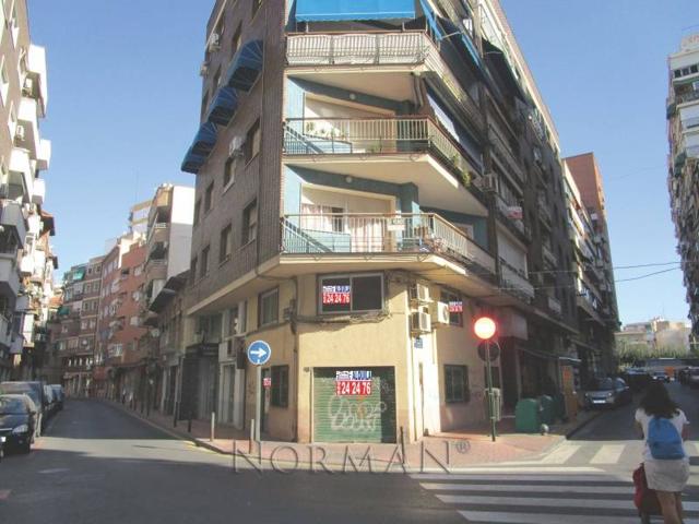 Local en esquina, en C- Ricardo Gil, planta baja + entresuelo photo 0
