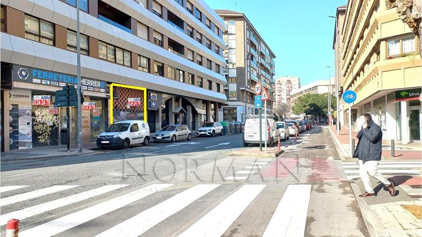 Local Comercial en primera línea junto a Centrofama photo 0