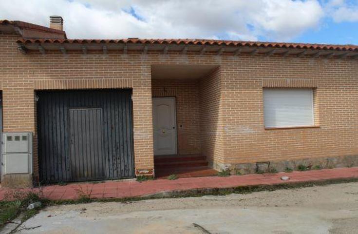 Adosado en venta en Erustes de 172 m2 photo 0