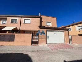 Casa - Chalet en venta en Huerta de Valdecarábanos de 178 m2 photo 0