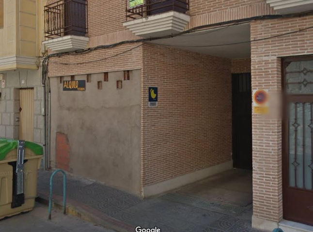 Local comercial en venta en Plaza Comuneros, Mora photo 0