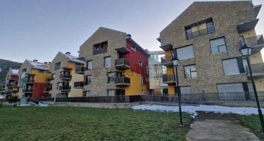 Edificio en venta en Puente la Reina de Jaca de 8586 m2 photo 0