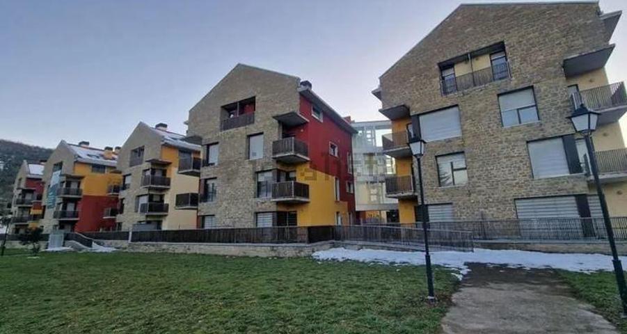 Edificio en venta en Puente la Reina de Jaca de 8586 m2 photo 0