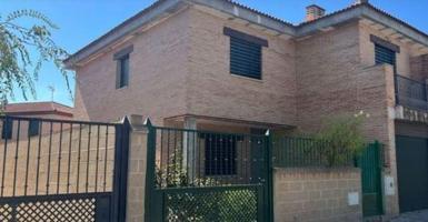Casa - Chalet en venta en Mora de 253 m2 photo 0