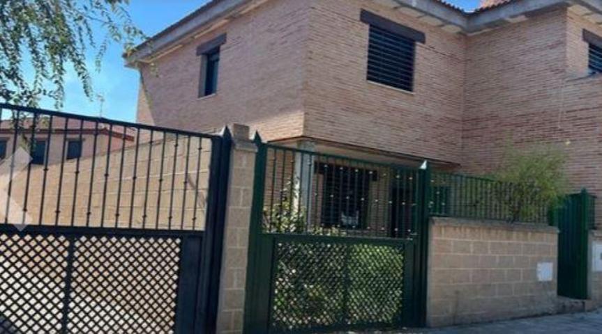 Casa - Chalet en venta en Mora de 253 m2 photo 0