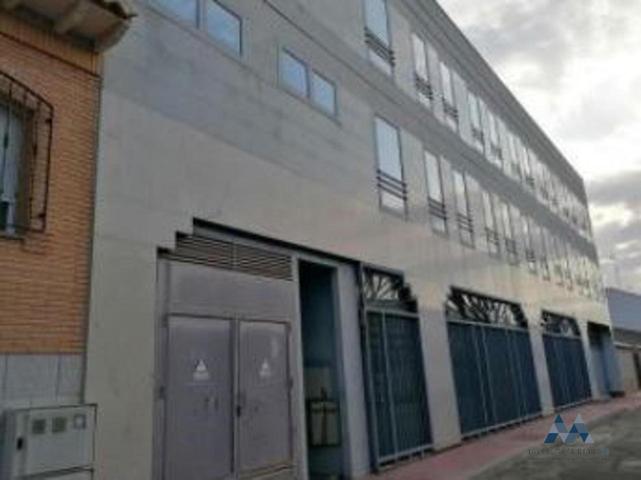 Edificio en venta en Torrijos de 1000 m2 photo 0