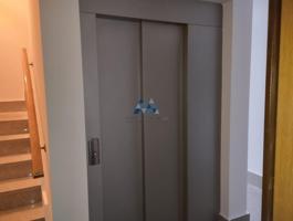 Piso en venta en Camarena de 69 m2 photo 0