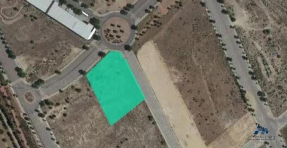 Terreno en venta en Arroyomolinos de 5403 m2 photo 0