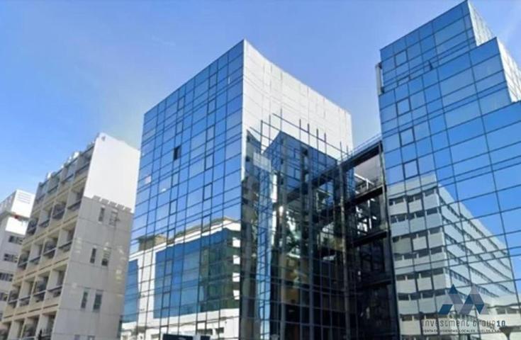 Local en venta en Madrid de 83 m2 photo 0