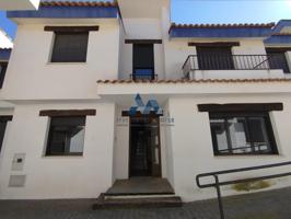Casa - Chalet en venta en Consuegra de 251 m2 photo 0