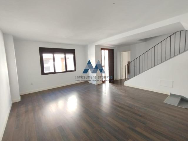 Casa - Chalet en venta en Consuegra de 237 m2 photo 0