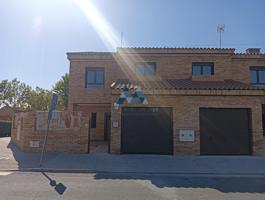 Casa - Chalet en venta en Seseña de 145 m2 photo 0