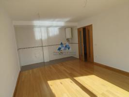 Piso en venta en Camarena de 72 m2 photo 0