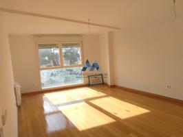 Piso en venta en Camarena de 72 m2 photo 0