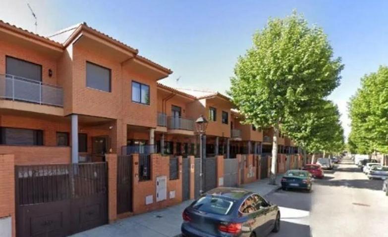 Casa - Chalet adosado en venta en Calle del Padre Cesáreo García, Seseña photo 0