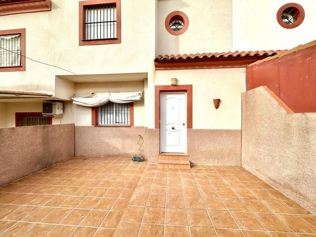 ¡Tu hogar ideal te espera! Adosado con solárium, jardín y piscina comunitaria, listo para entrar a vivir photo 0