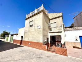 Casa De Pueblo en venta en Humilladero de 192 m2 photo 0