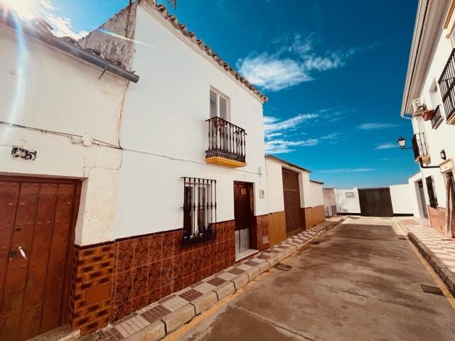 Casa De Pueblo en venta en Fuente de Piedra de 76 m2 photo 0