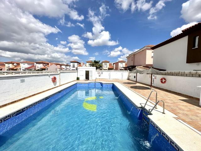 Adosado en venta en Fuente de Piedra de 115 m2 photo 0