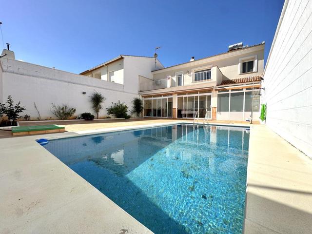 Casa - Chalet en venta en Humilladero de 188 m2 photo 0