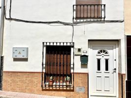 Casa De Pueblo en venta en Fuente de Piedra de 98 m2 photo 0