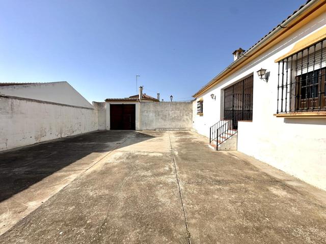 Encantadora casa en planta baja con amplio patio y jardín en el corazón de Fuente de Piedra photo 0