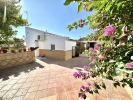 Casa amplia y cómoda en Humilladero con patio lleno de posibilidades photo 0