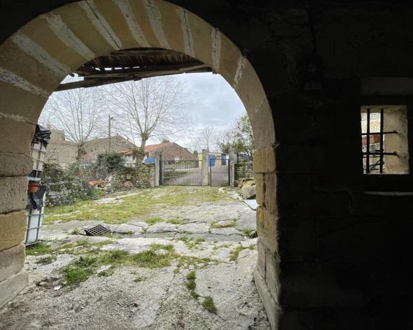 Casa de Piedra para Restaurar con Patio photo 0