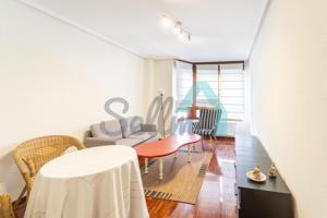 Piso en alquiler en Oviedo de 65 m2 photo 0