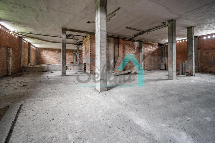 Local en venta en Oviedo de 425 m2 photo 0