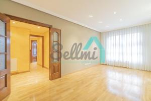 Piso en alquiler en Oviedo de 83 m2 photo 0