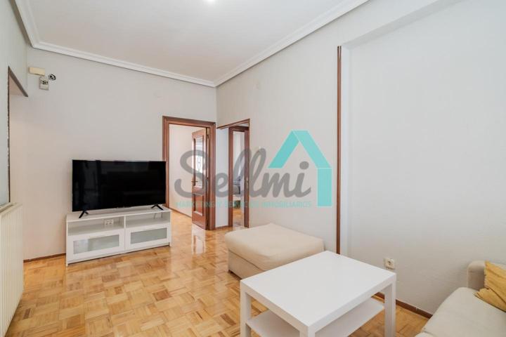 Piso en alquiler en Oviedo de 77 m2 photo 0