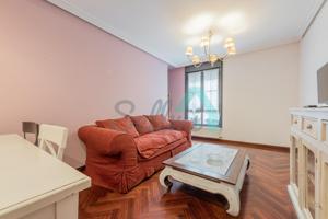 Piso en alquiler en Oviedo de 63 m2 photo 0