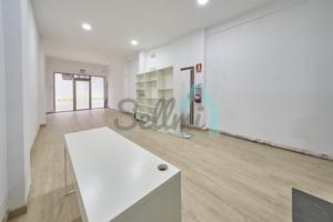 Local en venta en Gijón de 72 m2 photo 0