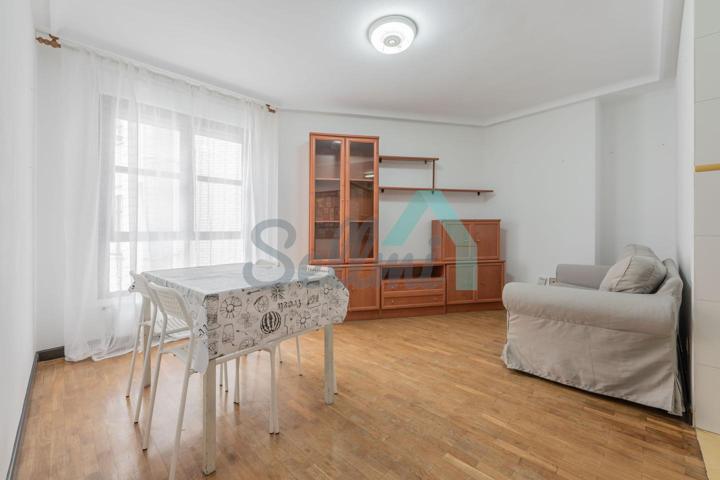 Piso en alquiler en Oviedo de 49 m2 photo 0