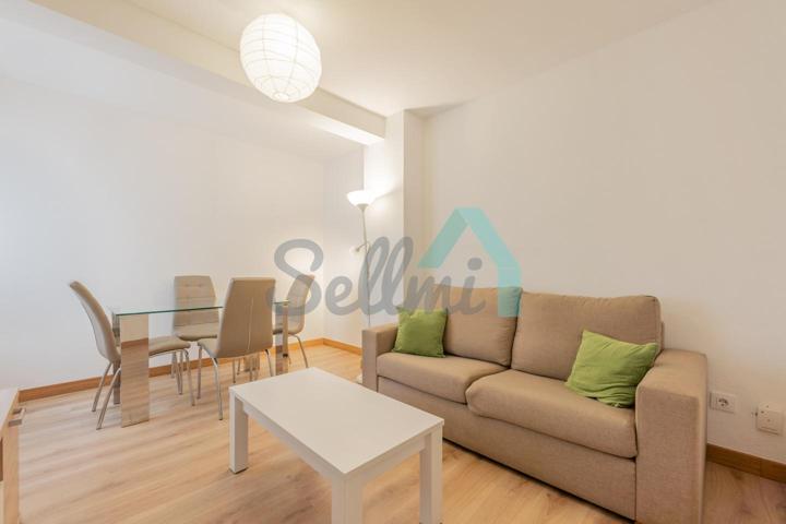 Piso en alquiler en Oviedo de 73 m2 photo 0