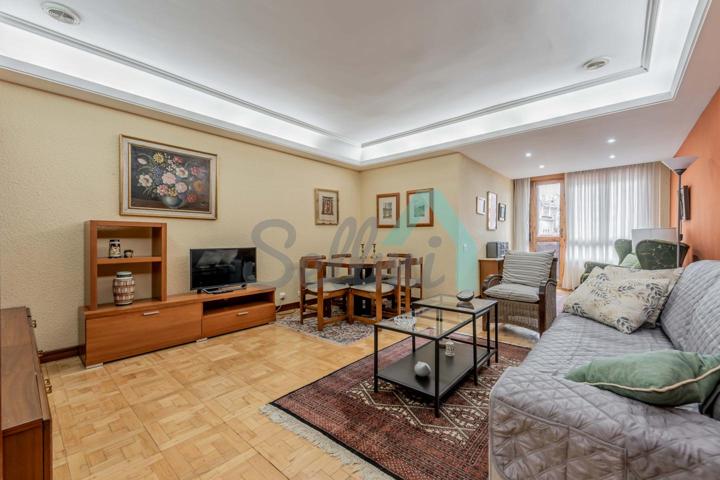 Piso en alquiler en Oviedo de 131 m2 photo 0