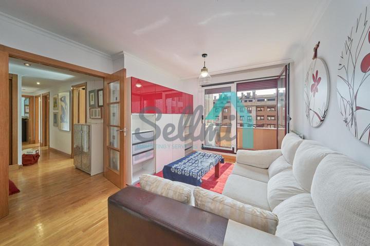 Piso en alquiler en Oviedo de 103 m2 photo 0