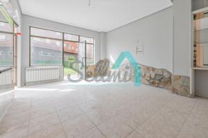 Local en venta en Oviedo de 73 m2 photo 0