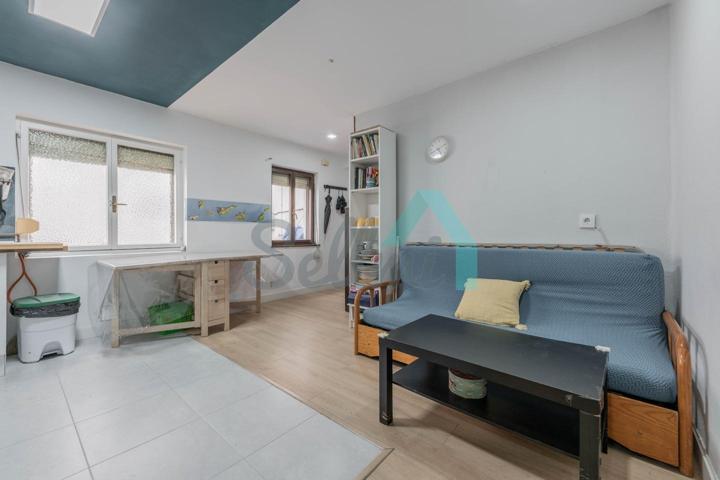 Habitación en alquiler en Oviedo de 82 m2 photo 0