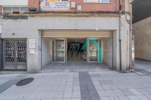Local en alquiler en Oviedo de 1061 m2 photo 0