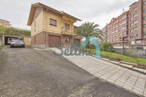 Casa - Chalet en venta en Oviedo de 254 m2 photo 0