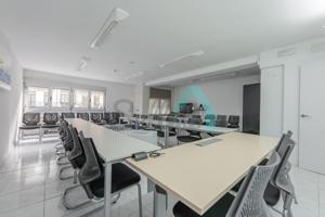 Oficina en venta en Oviedo de 163 m2 photo 0
