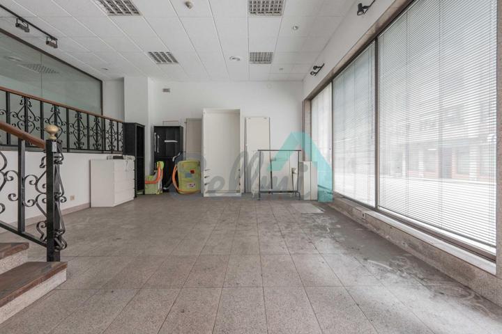 Local en venta en Oviedo de 110 m2 photo 0