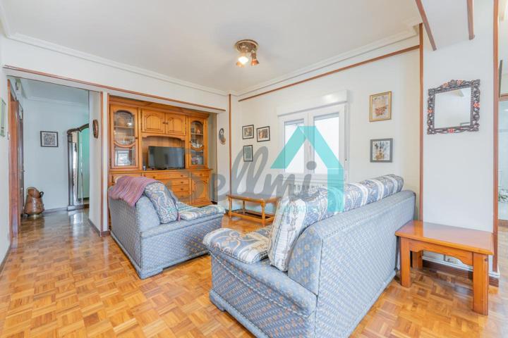 Piso en venta en Oviedo de 83 m2 photo 0
